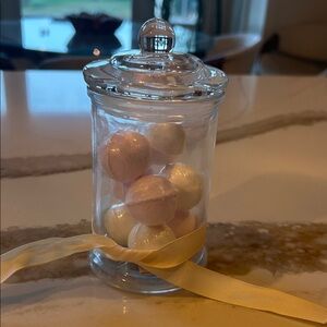 Reusable decorative Glass Jar with Lid and 8 individually wrapped bath bombs